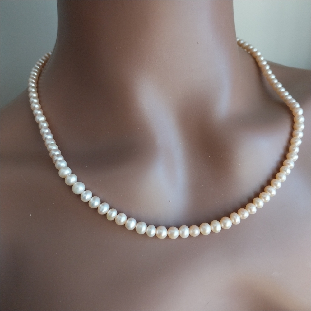 Freshwater Pearl Necklace - Picture 12 of 14